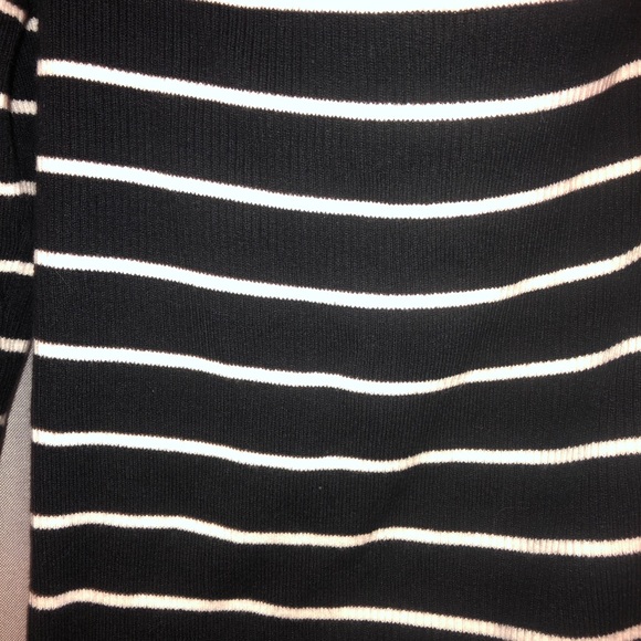 AMERICAN EAGLE OFF THE SHOULDER SWEATER - Picture 4 of 5